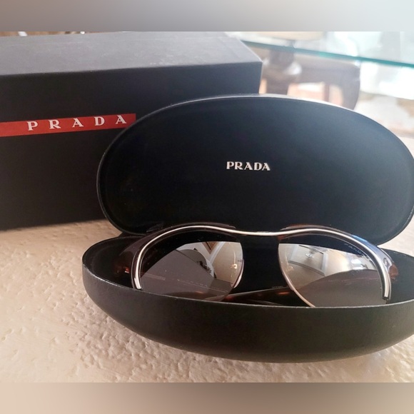 Prada sunglasses - Picture 8 of 10